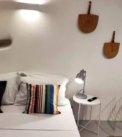 Bougainvillea Cave - Old Town Apartment