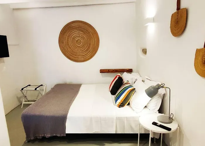 Bougainvillea Cave - Old Town Mykonos Town